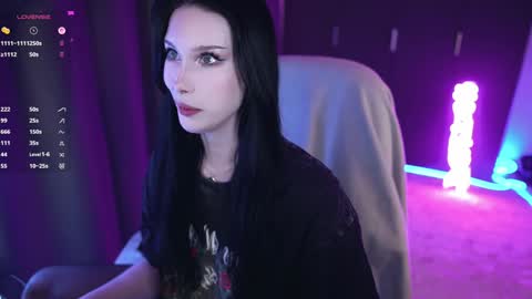 Izzy    online show from December 13, 2025, 7:53 pm