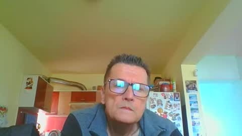 Snapshot of ulmeni4 chatting on March 23, 2026, 8:40 am ulmeni4 online show from March 23, 2026, 8:40 am