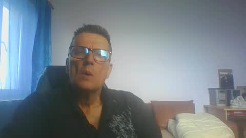 Snapshot of ulmeni7 chatting on October 29, 2025, 11:23 am ulmeni7 online show from October 29, 2025, 11:23 am