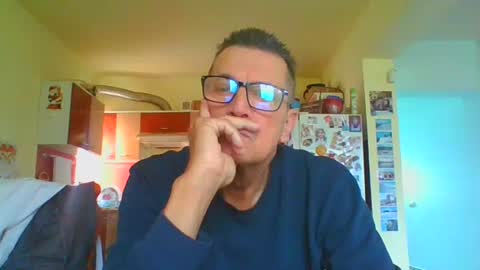 Snapshot of ulmeni7 chatting on May 19, 2026, 4:52 am ulmeni7 online show from May 19, 2026, 4:52 am