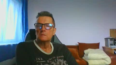 Snapshot of ulmeni7 chatting on June 1, 2026, 2:41 pm ulmeni7 online show from June 1, 2026, 2:41 pm