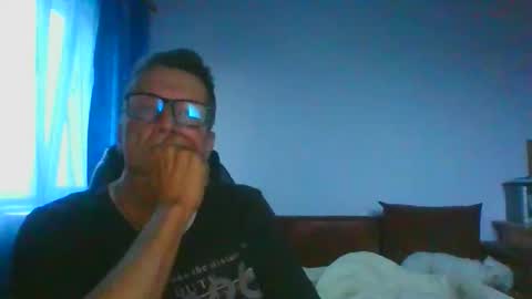 Snapshot of ulmeni7 chatting on June 5, 2026, 2:40 am ulmeni7 online show from June 5, 2026, 2:40 am