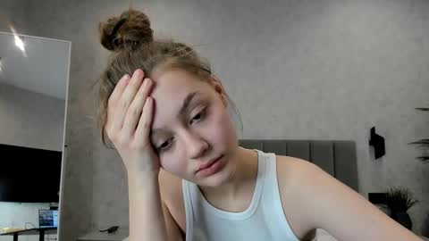 Melena online show from November 18, 2025, 1:00 am