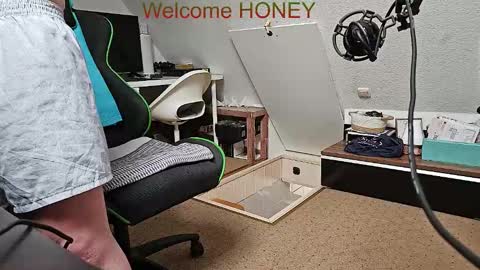 Snapshot of ultraunique chatting on February 22, 2026, 2:04 pm Mr. Mrs. Smith online show from February 22, 2026, 2:04 pm