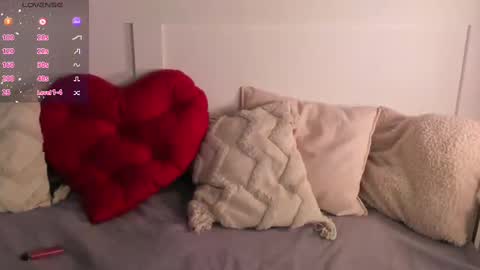 Una  online show from February 17, 2025, 11:23 am