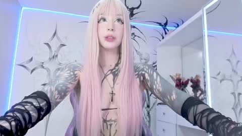 Snapshot of unachimbaherida chatting on February 20, 2025, 3:45 am Elle Danielle online show from February 20, 2025, 3:45 am