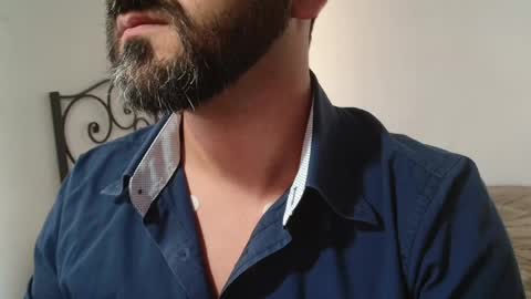 Snapshot of under_thedesk chatting on May 5, 2026, 3:31 pm Giov online show from May 5, 2026, 3:31 pm