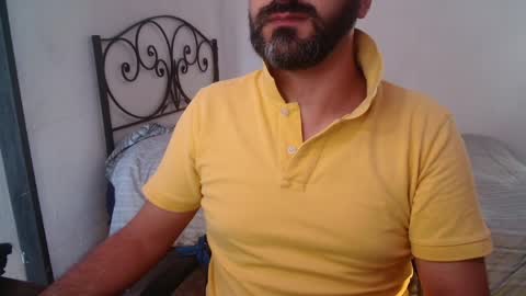Snapshot of under_thedesk chatting on May 23, 2026, 8:51 am Giov online show from May 23, 2026, 8:51 am
