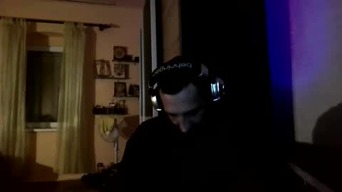 Snapshot of underguy19 chatting on October 29, 2025, 9:05 pm underguy19 online show from October 29, 2025, 9:05 pm