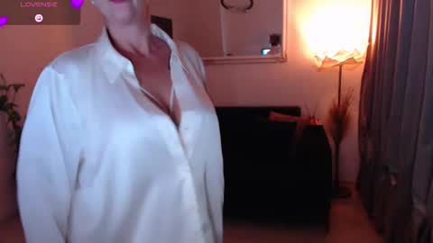 Snapshot of unfulfilledwife chatting on November 14, 2025, 9:24 pm Eva online show from November 14, 2025, 9:24 pm