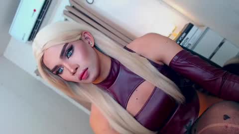 Snapshot of unique_taste69 chatting on April 15, 2026, 7:58 pm Miss Andrea online show from April 15, 2026, 7:58 pm