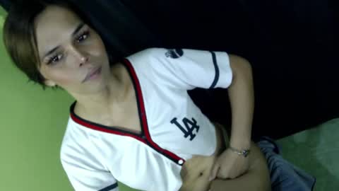 unknown_trans18 online show from June 17, 2026, 11:05 pm