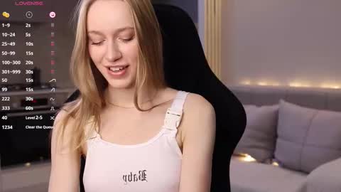 UnnaBella online show from November 15, 2025, 7:21 pm