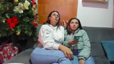 Snapshot of until_wet chatting on December 7, 2024, 9:44 pm Kary and jhoa online show from December 7, 2024, 9:44 pm