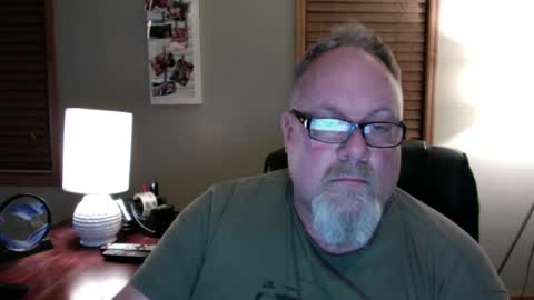 Snapshot of up2later chatting on January 4, 2025, 7:34 am up2later online show from January 4, 2025, 7:34 am