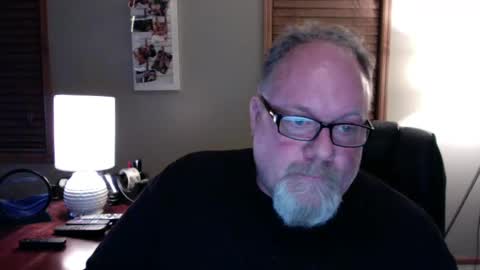 Snapshot of up2later chatting on February 24, 2025, 2:51 am up2later online show from February 24, 2025, 2:51 am