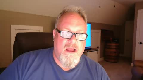 Snapshot of up2later chatting on September 10, 2025, 3:50 am up2later online show from September 10, 2025, 3:50 am