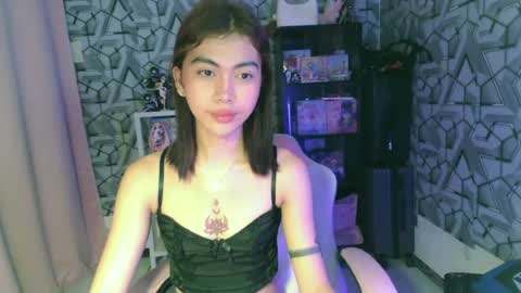 Snapshot of ur_extra_petite chatting on July 5, 2026, 1:56 am online show from July 5, 2026, 1:56 am