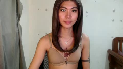 Snapshot of ur_extra_petite chatting on July 8, 2026, 6:34 pm online show from July 8, 2026, 6:34 pm