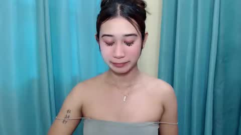 ur_rianlover online show from December 3, 2025, 11:03 pm