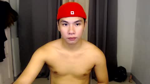 Snapshot of urasian_hardcockxx chatting on December 4, 2024, 9:40 am milly online show from December 4, 2024, 9:40 am