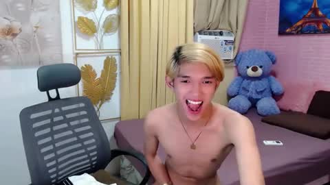 Snapshot of urasian_john20 chatting on May 27, 2026, 7:44 pm urasian_john20 online show from May 27, 2026, 7:44 pm