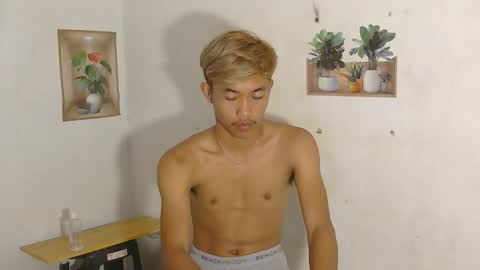 urasian_jomarie online show from June 2, 2026, 9:39 pm