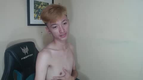 urasian_ladyboyxxx online show from April 23, 2026, 7:09 am