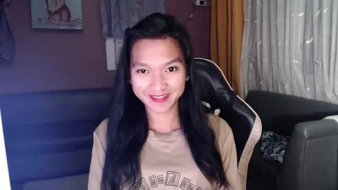 NEWRA  ALLISON online show from November 4, 2025, 8:08 pm