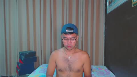 Snapshot of urasianversahunkxx chatting on February 2, 2025, 2:02 pm johnzen online show from February 2, 2025, 2:02 pm