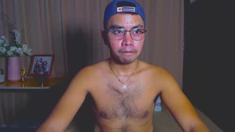 Snapshot of urasianversahunkxx chatting on February 24, 2025, 8:27 am johnzen online show from February 24, 2025, 8:27 am