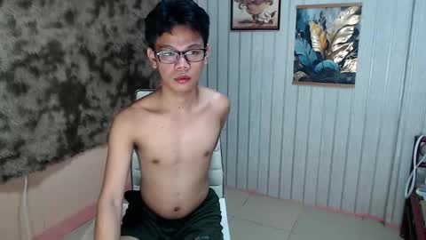 urdreamboy_doms online show from May 12, 2026, 4:53 am