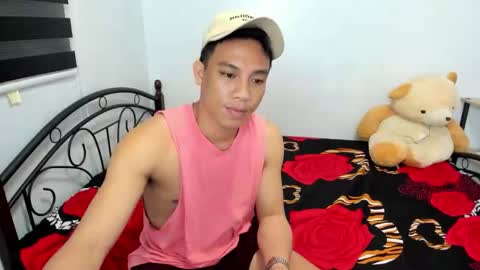 urfucker_vinz online show from April 16, 2026, 9:39 pm