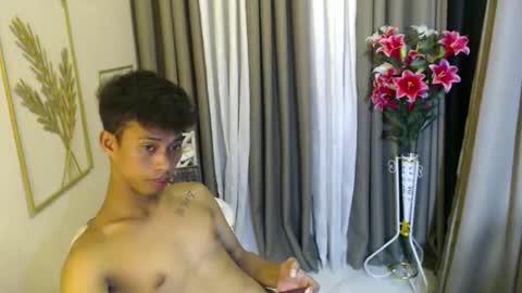 Snapshot of urhotfuckingass chatting on April 20, 2026, 6:16 am richard online show from April 20, 2026, 6:16 am