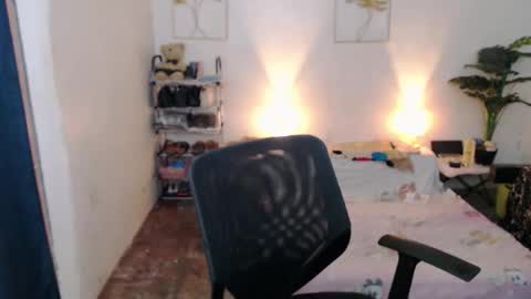 urhotguy_mark online show from November 4, 2025, 3:16 am