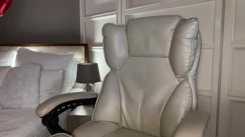 Kristina online show from December 5, 2025, 1:14 am