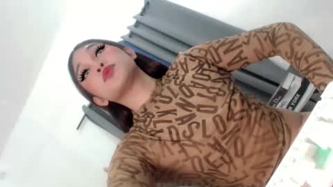 Snapshot of urlovelysizka chatting on September 19, 2025, 11:38 pm Sizka online show from September 19, 2025, 11:38 pm
