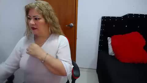 Eveling Blanco  online show from September 24, 2025, 3:37 pm