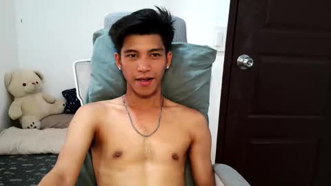 Snapshot of ursweetie_boy chatting on April 22, 2026, 7:33 am ursweetie_boy online show from April 22, 2026, 7:33 am