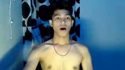 Snapshot of ursweetie_boy chatting on July 15, 2026, 4:40 am ursweetie_boy online show from July 15, 2026, 4:40 am