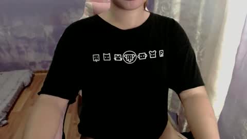 urwildslutty17 online show from November 13, 2025, 5:06 am