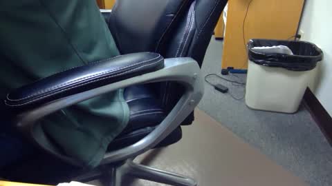 useemie online show from December 19, 2024, 10:32 pm