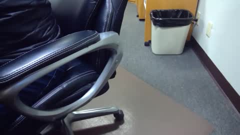 useemie online show from January 3, 2025, 12:00 am