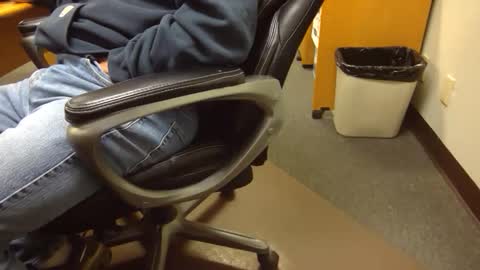 useemie online show from April 10, 2026, 7:40 pm