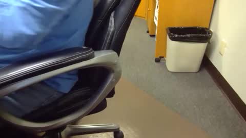 useemie online show from April 21, 2026, 8:23 pm