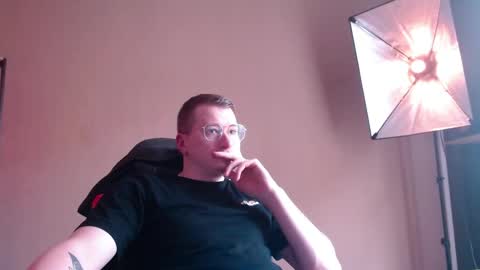 Snapshot of vacation__ chatting on April 17, 2026, 2:42 pm vacation__ online show from April 17, 2026, 2:42 pm