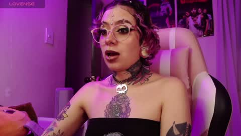 Vainilla Independent model online show from January 24, 2025, 1:03 am