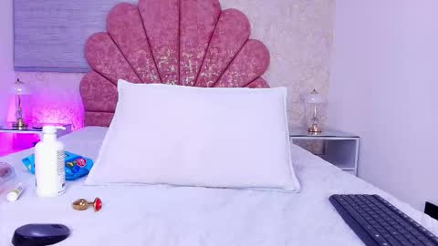 Vaiolet colls online show from February 15, 2026, 12:03 pm