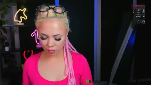 vaiolet_lovely online show from April 22, 2026, 7:00 am