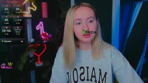 vaiolet_lovely online show from May 9, 2026, 10:37 pm
